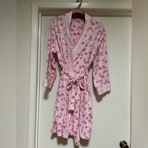 Carole Hochman New York - Pink and White Floral Robe